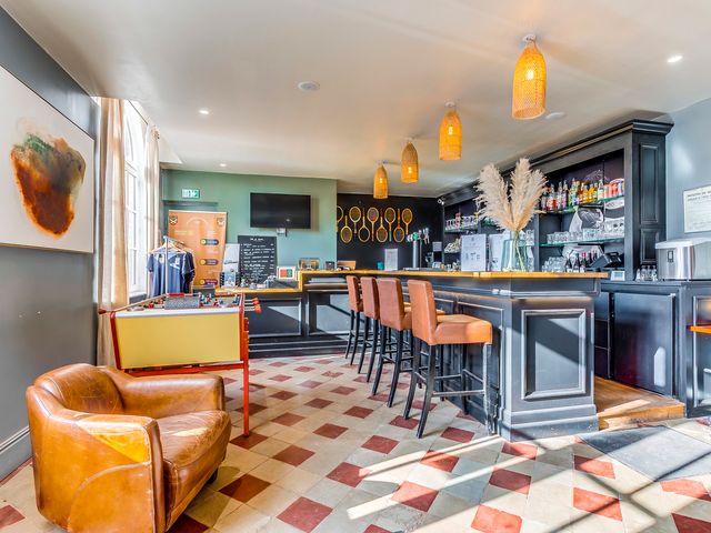 Le 1895 - Club House Du New Lawn 