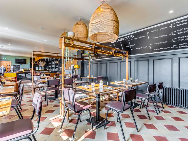 Le 1895 - Club House Du New Lawn 