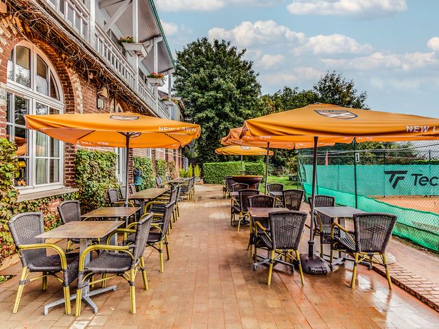 Le 1895 - Club House Du New Lawn 